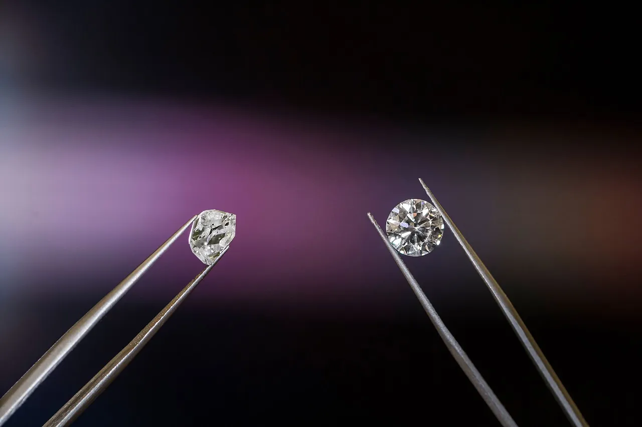 Gems and Jewellery Manufacturing - DimBox sorting and measurement